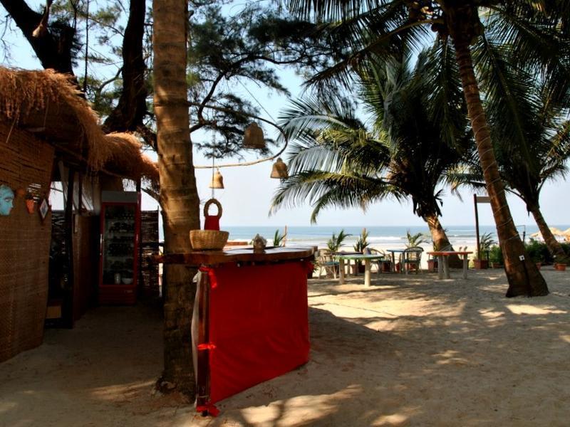 Mamagoa Resort Morjim Exterior photo