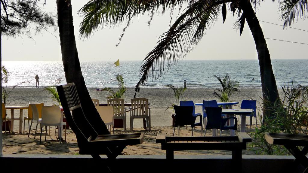 Mamagoa Resort Morjim Exterior photo