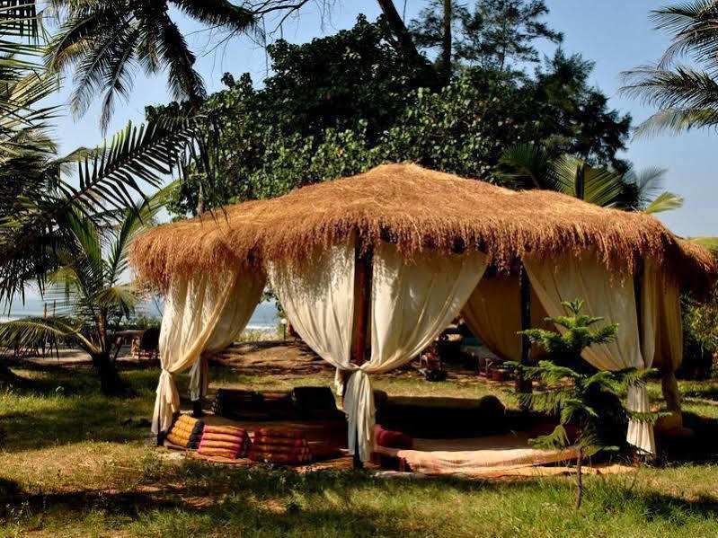 Mamagoa Resort Morjim Exterior photo