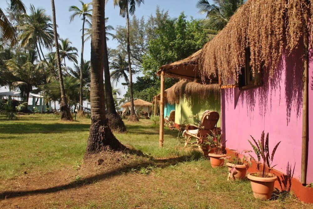 Mamagoa Resort Morjim Exterior photo