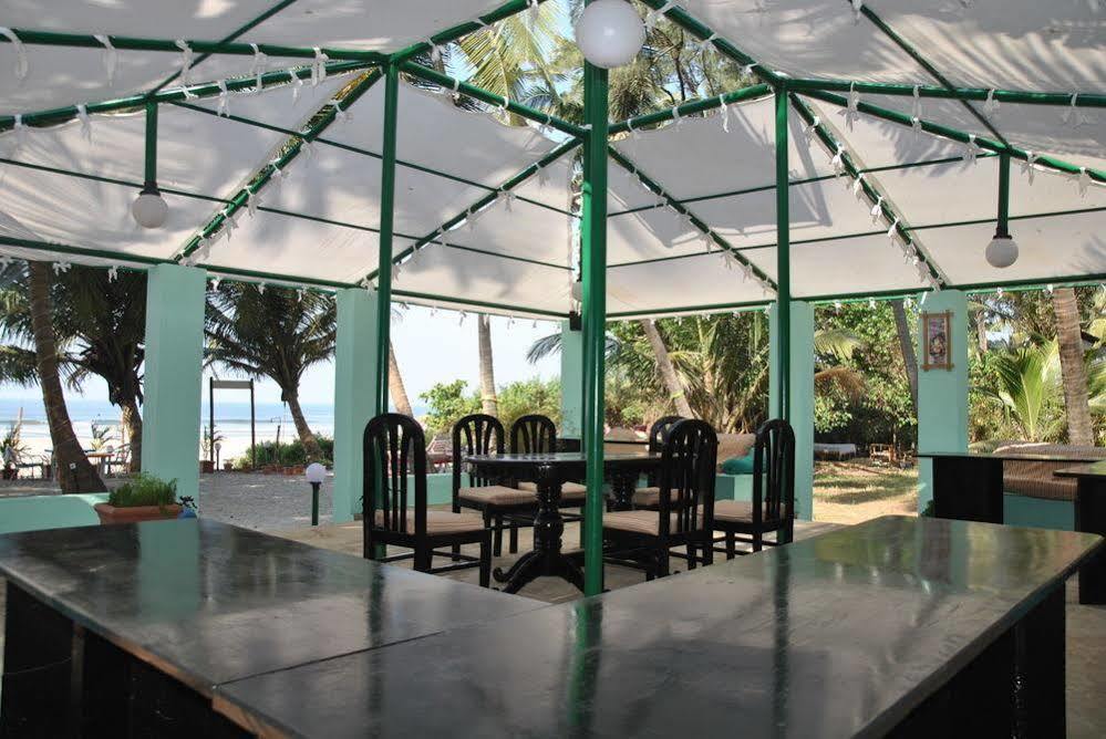 Mamagoa Resort Morjim Exterior photo